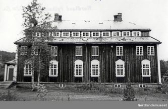Kontorbygningen ved Bjørkåsen gruver, nå museum.